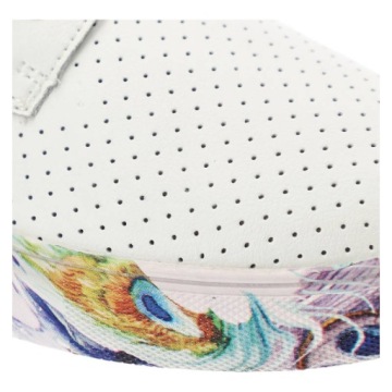 Белые туфли Artiker на декоративной подошве.