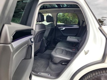 Volkswagen Touareg III SUV 4.0 V8 TDI SCR 422KM 2019 Touareg R-LINE * V8 4,0l diesel 421KM*Salon PL*Bezwypadkowy* ASO*VAT23, zdjęcie 24