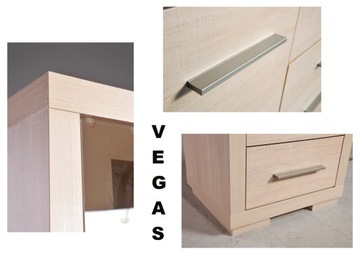 Комплект мебели для гостиной с витриной, тумбой под телевизор и комодом.