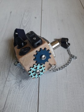 Kostka manipulacyjna EDUKACYJNA z przełącznikami zabawka drewniana