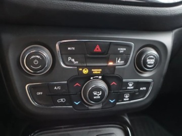 Jeep Compass II SUV 1.4 MultiAir 140KM 2017 Jeep Compass 1.4 MultiAir, Salon Polska, Skóra, zdjęcie 11