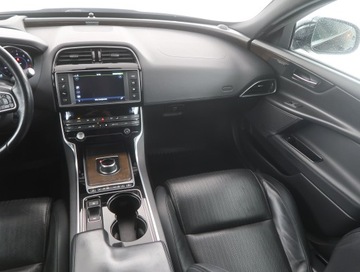 Jaguar XE Sedan 2.0 i4 240KM 2016 Jaguar XE 25t, Salon Polska, Serwis ASO, Automat, zdjęcie 7