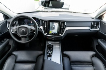 Volvo V60 II  Kombi Facelifting 2.0 B4 B 197KM 2023 Volvo V60 B4 D Plus Dark Diesel 197KM FV23%, zdjęcie 10