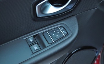 Renault Clio IV Hatchback 5d ENERGY TCe 99g 90KM 2016 Renault Clio LIFT Benzyna Klimatyzacja Cz.parkowania Tempomat Benzyna 90KM, zdjęcie 18