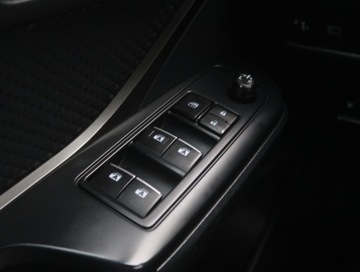 Toyota C-HR I Crossover 1.8 Hybrid 122KM 2017 Toyota C-HR 1.8 Hybrid, Salon Polska, Serwis ASO, zdjęcie 15