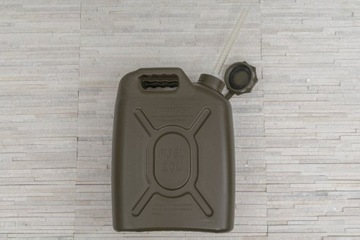 JEEP WRANGLER АВТОМОБИЛЬНЫЙ КАННИСТР С ВОРОНКОЙ 19 ЛЕТ