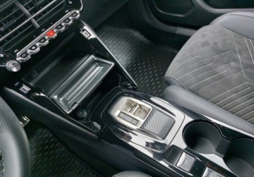 Peugeot 2008 II SUV Facelifting 1.2 PureTech 130KM 2024 Peugeot 2008 Gt Eat8 Alcantara 2024 1.2 Benzyna 130KM, zdjęcie 8