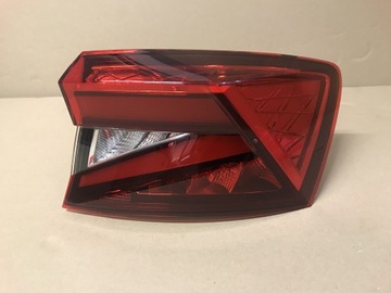 SKODA FABIA IV 2021 LAMPA PRAWY TYŁ 6VE945208
