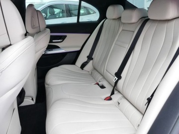 Mercedes Klasa E W214 Sedan 2.0 220d 197KM 2025 E Klasa 220 d 4-Matic AMG 2.0 197KM 2025, zdjęcie 11
