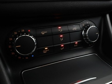 Mercedes CLA C117 Shooting Brake Facelifting 1.6 200 156KM 2017 Mercedes CLA 200 automat full LED navi panorama, zdjęcie 26