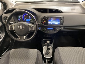 Toyota Yaris III Hatchback 5d Facelifting Hybrid 100KM 2015 Toyota Yaris Hybrid 100 Premium III (2011-2019) To, zdjęcie 2