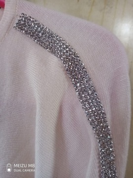 Свитер в виде летучей мыши со стразами