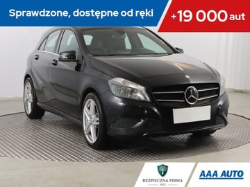 Mercedes Klasa A W176 Hatchback 5d Facelifting 180 122KM 2015 Mercedes A A 180, Skóra, Navi, Klima, Klimatronic