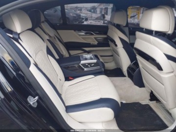 BMW Seria 7 G70 2022 BMW Seria 7 750 I XDRIVE, 2022r., 4x4, 4.4L 4.4 Benzyna 523KM, zdjęcie 9