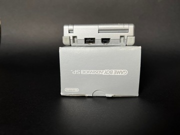 Серебряный Nintendo GameBoy Advance SP + Complete