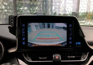 Toyota C-HR I Crossover 1.8 Hybrid 122KM 2018 Toyota C-HR CHR 1.8 Hybrid Prestige Kamera cofania Toyota Mikolajczak, zdjęcie 19