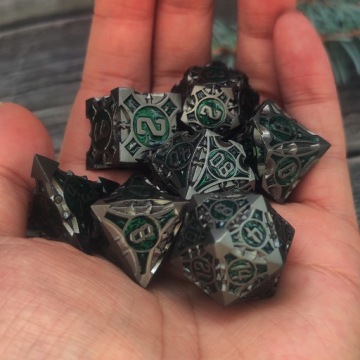 НАБОР «ТОКСИЧНЫЙ ПОРТАЛ» ИЗ 7 МЕТАЛЛИЧЕСКИХ РПГ-КУБИКОВ