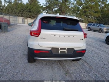 Volvo XC40 2023 Volvo XC 40 B5 Plus Bright Theme 2023 2.0l 2.0 Benzyna 247KM, zdjęcie 4