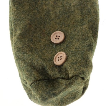 Рождественский зеленый свитер с бутылкой вина и шляпой