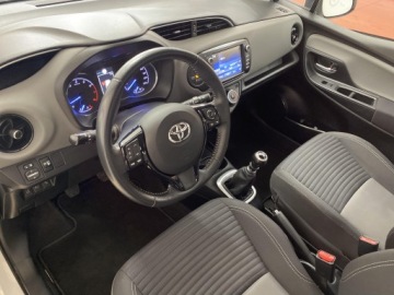 Toyota Yaris III Hatchback 5d Facelifting 2017 1.5 Dual VVT-iE 111KM 2017 Toyota Yaris 1,5-Dual-VVT-iE III (2011-2019) Toyot, zdjęcie 9