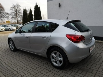 Opel Astra J Hatchback 5d 1.6 Twinport ECOTEC 115KM 2012 Opel Astra 1,6 16v 116KM Klima Isofix Tempomat, zdjęcie 8