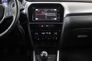 Suzuki Vitara III SUV Facelifting 1.0 BoosterJet 111KM 2019 Suzuki Vitara 1.0 BoosterJet, Salon Polska, Klima, zdjęcie 11