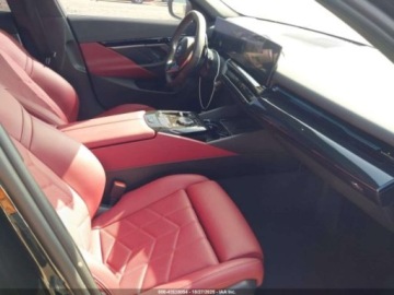 BMW Seria 5 G90-91 2024 BMW Seria 5 530i, 2024r., 2.0L 2.0 Benzyna 255KM, zdjęcie 8