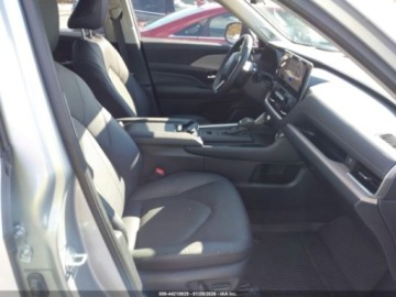 Toyota 2024 Toyota Grand Highlander Platinum 2024 2.4 Benzyna 265KM, zdjęcie 9