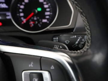 Volkswagen Passat B8 Variant 2.0 TDI BlueMotion SCR 150KM 2019 Volkswagen Passat DSG R-Line interior pack klima, zdjęcie 33