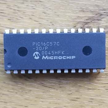 PIC16C57C-20/P - mikrokontroler 8bit, 2k, 72B, 20MHz