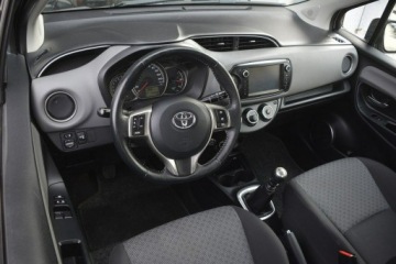 Toyota Yaris III Hatchback 5d Facelifting 1.33 Dual VVT-i 99KM 2015 Toyota Yaris 1.33 Benzyna nawi hak kamera cofania, zdjęcie 15