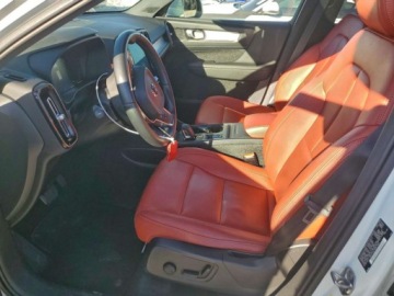 Volvo XC40 Crossover 2.0 T5 247KM 2019 Volvo XC 40 2019 VOLVO XC40 T5 MOMENTUM 2.0 Benzyna 247KM, zdjęcie 6