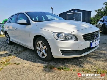 Volvo V60 I Kombi Facelifting 2.0 D3 DRIVE-E 150KM 2017 Volvo V60 I 2.0 D2 I rej. 02/2017, 150 KM, bezwypadkowy, zdjęcie 1