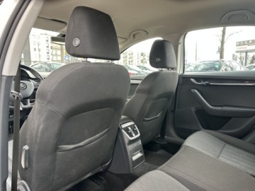 Skoda Octavia III Liftback Facelifting 2.0 TDI 150KM 2018 Skoda Octavia Hak, Podgrzewana przednia szyba/ DSG, zdjęcie 28