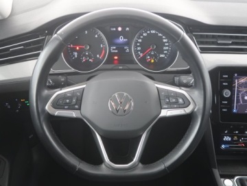 Volkswagen Passat B8 Variant Facelifting 2.0 TDI SCR 150KM 2023 VW Passat 2.0 TDI, Salon Polska, 1. Właściciel, zdjęcie 15