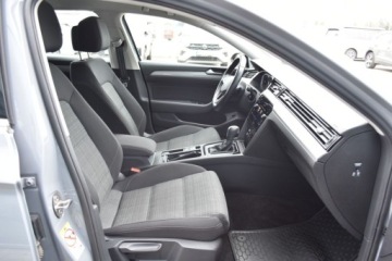 Volkswagen Passat B8 Variant Facelifting 2.0 TSI 190KM 2022 Volkswagen Passat SalonPL 2.0 TSI 190KM DSG Business NaviMatrixKeyLessKame, zdjęcie 34