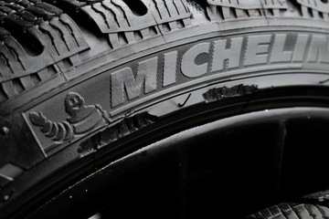 BMW M3 F80 M4 F82 F83 F87 KOLA 19" RÁFKY PNEUMATIKY ZIMNÍ ČERNÁ MAT