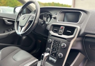 Volvo V40 II Cross Country 2.0 D2 DRIVE-E 120KM 2016 Volvo V40 2016r. 2.0 Diesel 120KM, zdjęcie 16