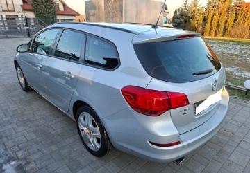Opel Astra J Sports Tourer 1.4 Turbo ECOTEC 120KM 2011 Opel Astra Opel Astra J Opel Astra J 1.4 2011r - Super Stan 1.4, zdjęcie 2