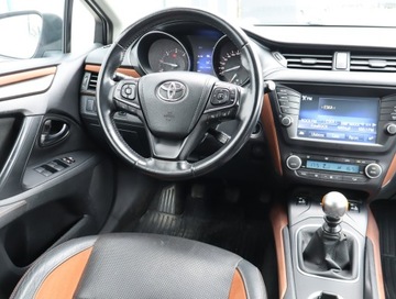 Toyota Avensis III Wagon Facelifting 2015 2.0 D-4D 143KM 2016 Toyota Avensis 2.0 D-4D, Salon Polska, Skóra, zdjęcie 6