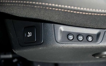 Peugeot 5008 II Crossover Facelifting 1.6 PureTech 180KM 2022 Peugeot 5008 SKORA Alusy LED Navi. BLIS linne assist Grzane fotele 1.6, zdjęcie 24