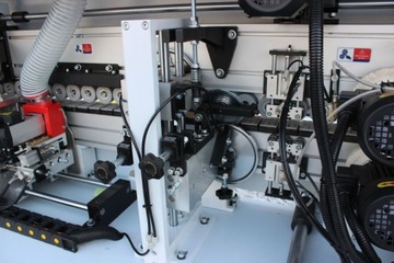 Кромкооблицовочный станок, предварительное фрезерование, обрезка углов, 2 скребка, полировальная машина LOGICA 7