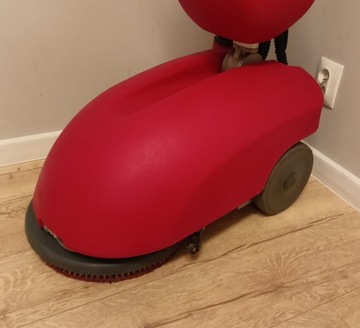 Поломоечная машина COMAC VISPA35B, нуматическая, автоматическая