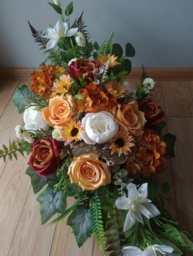 Цветочные цветы для могильного кладбища. Цветочный композиционный набор