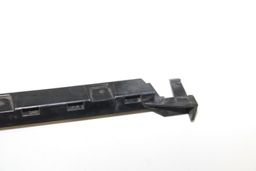 BMW E81 E87 правая направляющая, крепление порога 7118160