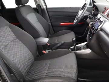 Suzuki Vitara III SUV Facelifting 1.0 BoosterJet 111KM 2019 Suzuki Vitara 1.0 BoosterJet, Salon Polska, zdjęcie 8