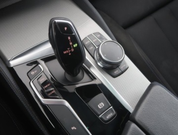 BMW Seria 5 G30-G31 Limuzyna 520d 190KM 2017 BMW 5 520d, Salon Polska, Serwis ASO, 187 KM, zdjęcie 15