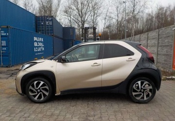 Toyota Aygo X 1.1 VVT-i 72KM 2023 Toyota Aygo X Okazja Benzyna 72KM, zdjęcie 11