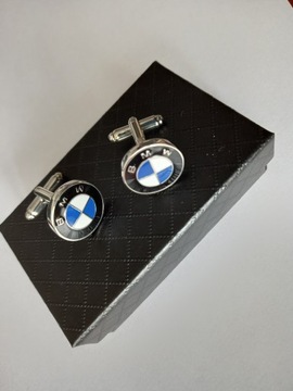 Srebrne spinki do koszuli BMW w eleganckim pudełku idealne na prezent