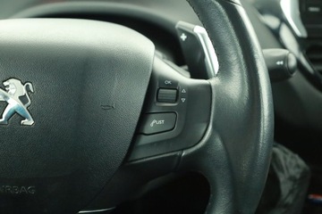 Peugeot 208 I Hatchback 3d 1.2 e-VTi 82KM 2014 Peugeot 208 1.2 PureTech, Salon Polska, zdjęcie 14